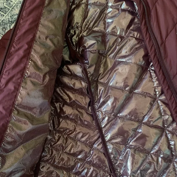 Burgundy small women’s Columbia jacket - Picture 4 of 5
